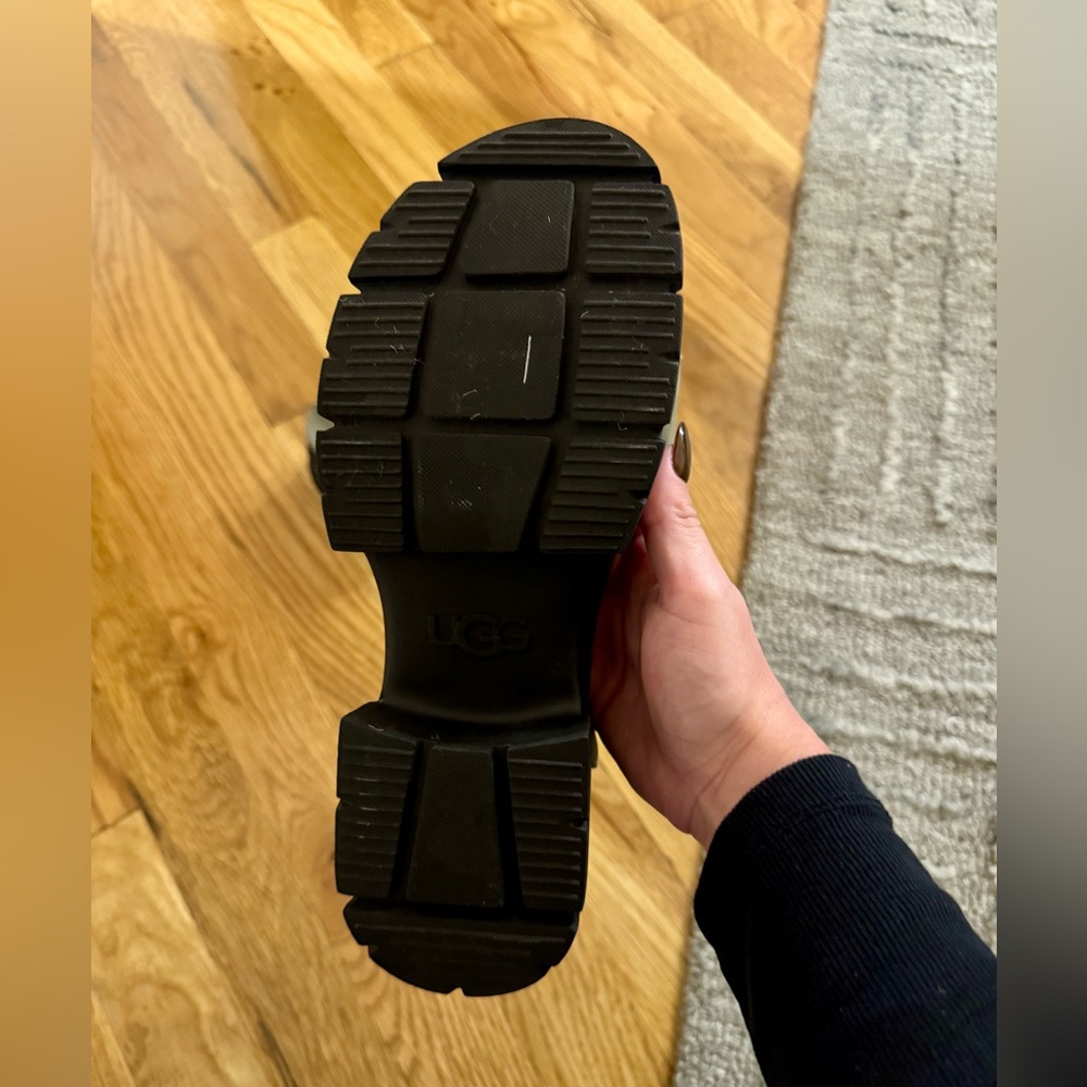 UGG Ashton Chunky Platform Sandals - Picture 5 of 5